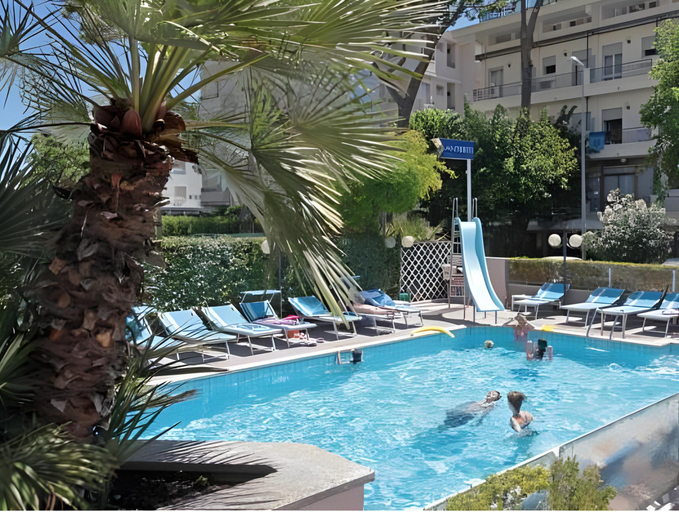 Sport & Beauty 4, Family Hotel Antibes -50m dal mare -, Rimini