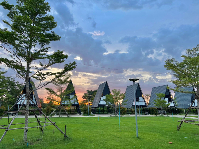 Others 5, Sean Sawat Resort 2, Phon