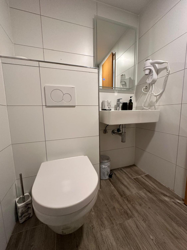 Bathroom 5, Hotel Rheingold, Düsseldorf