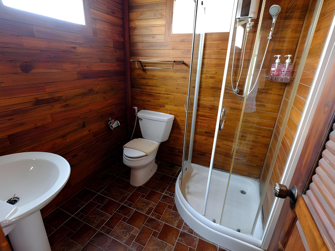 Bathroom 4, Harmony Inn, Pattaya