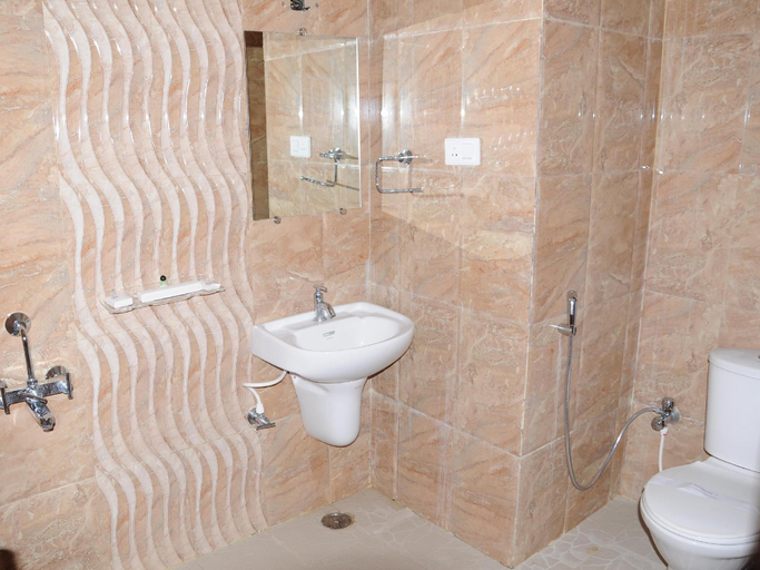 Bathroom 2, Hotel Mayura International, Hassan