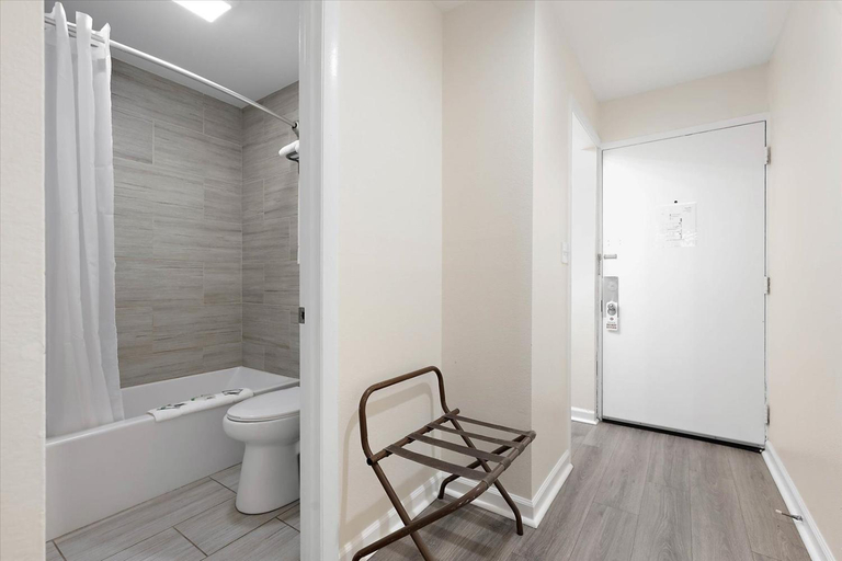Bathroom 3, Eden Roc Ocean Front, Worcester