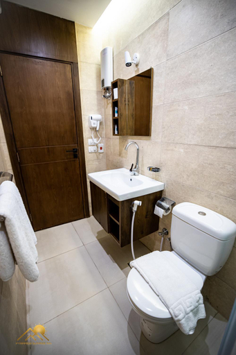 Bathroom 3, Golden palm sunrise inn, Giza