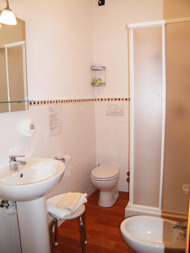 Bathroom, Albergo Amici, La Spezia
