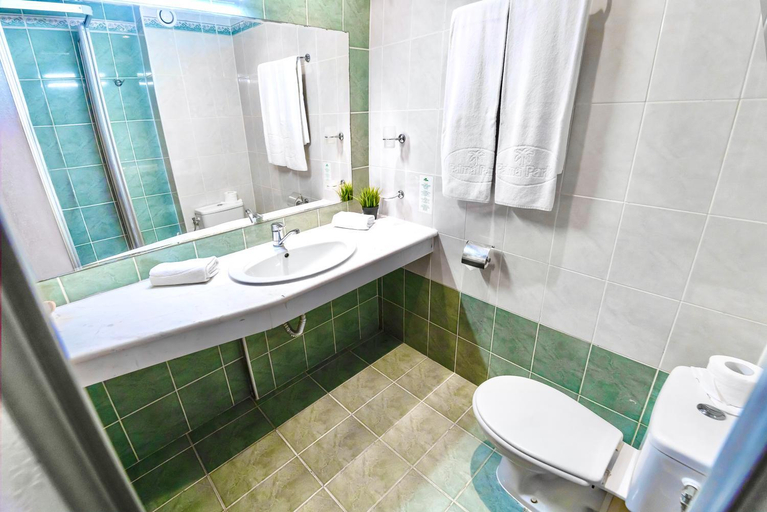 Bathroom 5, Palm Beach Hotel - All Inclusive, Varna