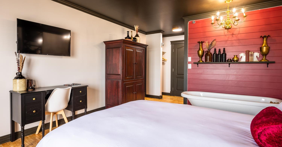 Bedroom 2, Malia Spa and Resort inc, Gloucester