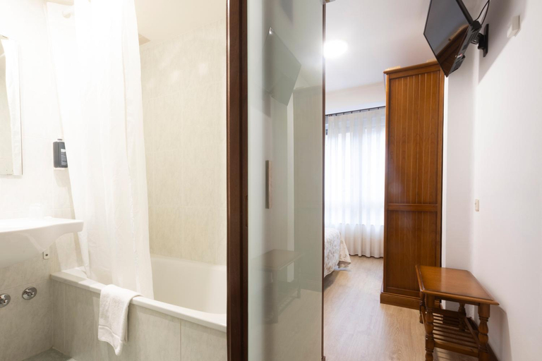 Bathroom 4, Cabeza, Asturias