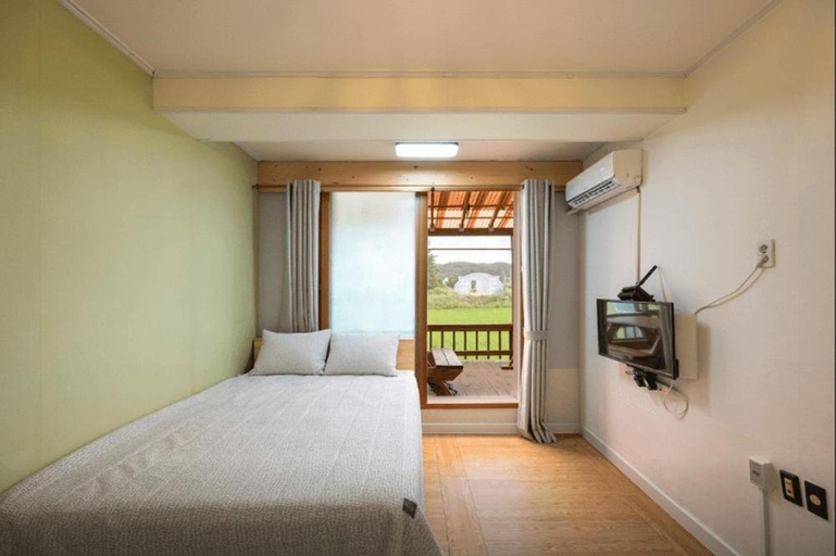 Bedroom 2, Family Couple Pension Harupia, Taean