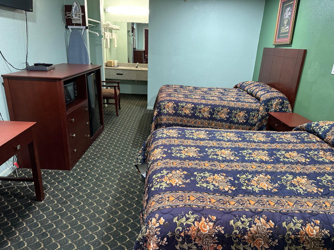 Bedroom 2, Roadside Inn, Wilson