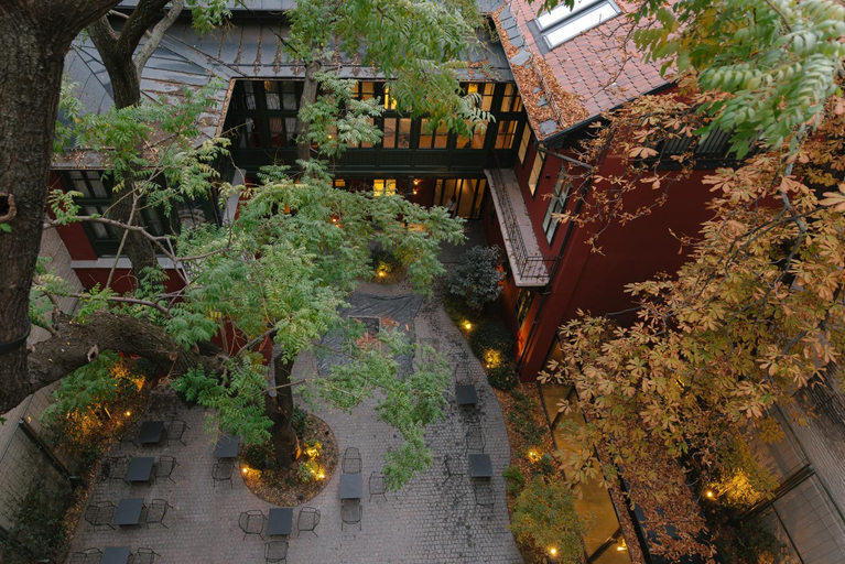 Exterior & Views