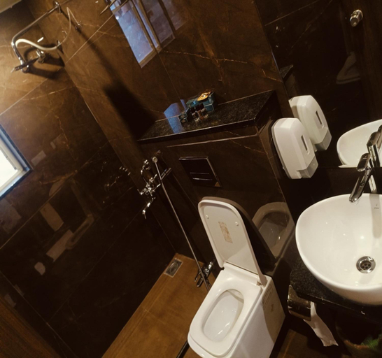 Bathroom, Raj Regency, Ahmadnagar