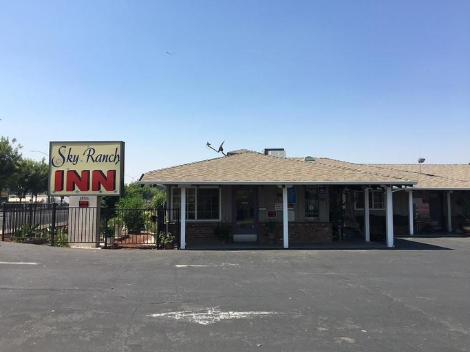 Exterior & Views, Sky Ranch Inn, Yolo