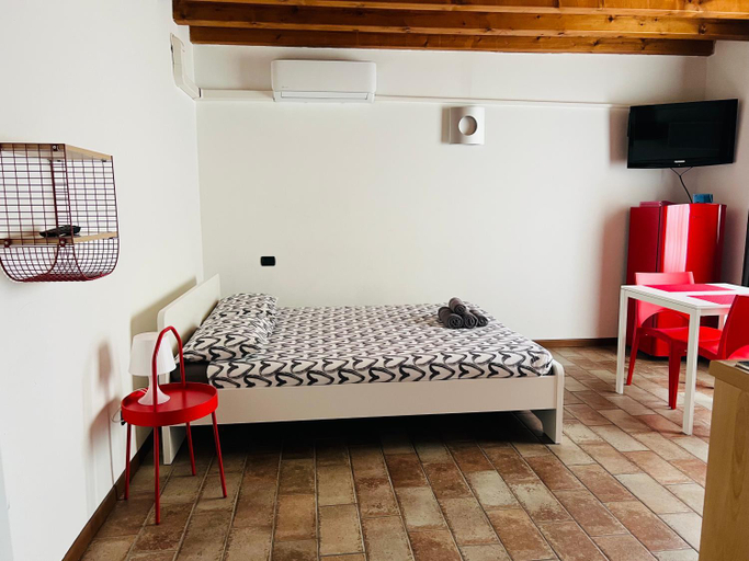 Others 3, Casa Cleopatra II, Bergamo