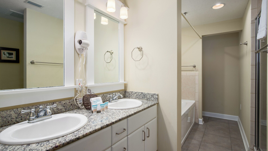 Bathroom 3, Grand Panama Beach Resort by Blue Swell, Bay