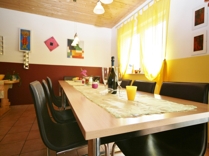 Others 4, Chalet in Piesendorf near Ski Slopes, Zell am See