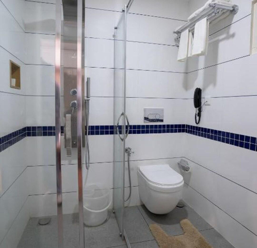 Bathroom 3, MAI HOUSE HERITAGE HOTEL, Ernakulam
