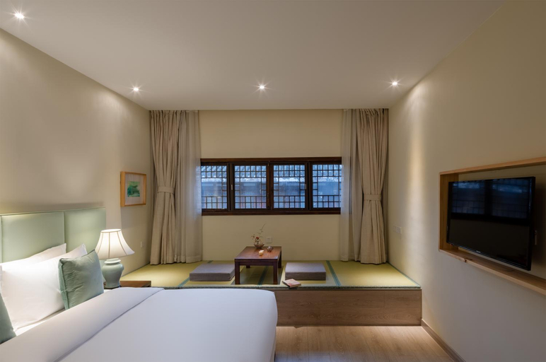 Bedroom, Mount Emei Heyuan Serene Residence Hot Spring Hotel, Leshan