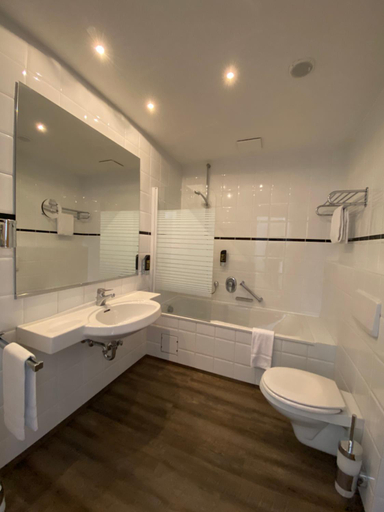 Bathroom 4, Nordseehotel Wilhelmshaven, Wilhelmshaven
