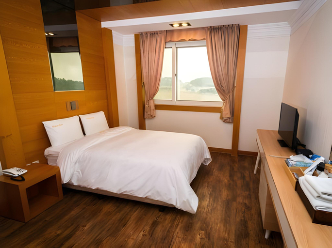 Bedroom 2, Winners Tourist Hotel, Jung