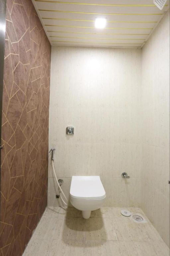 Bathroom 2, Hotel Crown Near Nesco Center-Oberoi Mall Goregaon East, Mumbai Suburban