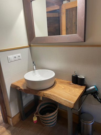 Bathroom 3, Los Chozos de la Brana, Palencia