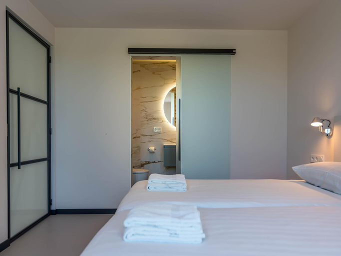 Bedroom 2, Getaway with Bubble Bath, Texel