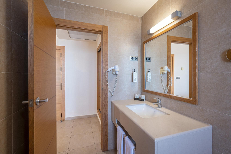 Bathroom 5, Poseidon La Manga Hotel & Spa - Designed for Adults, Murcia