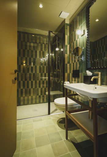 Bathroom 5, Hotel Gounod, Alpes-Maritimes