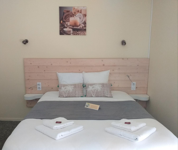 Bedroom, Hotel La Couronne, Lot-et-Garonne
