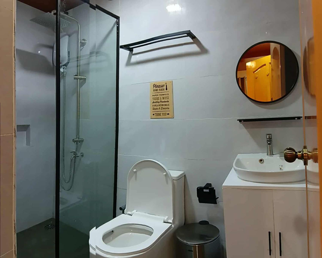 Bathroom 4, Constrell Pension House, Tagbilaran City