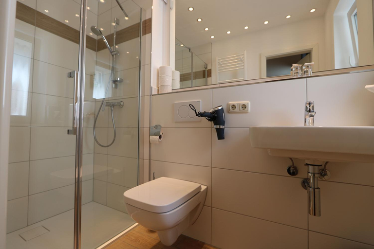 Bathroom 3, Altes Forsthaus Braunlage, Goslar