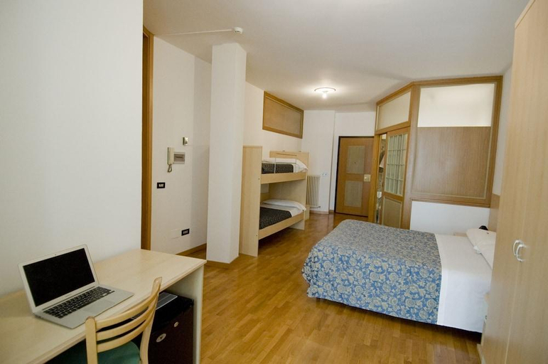 Bedroom 2, Hotel Europa, Sondrio