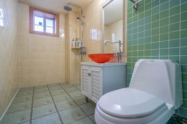 Bathroom 3, Daebudo Ara Pension