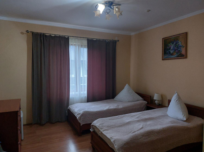 Bedroom 3, Pyate Koleso, Rakhivs'kyi