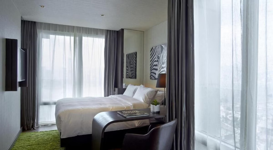 Bedroom 5, Hong Kong Harbour Hotel, Hong Kong Island