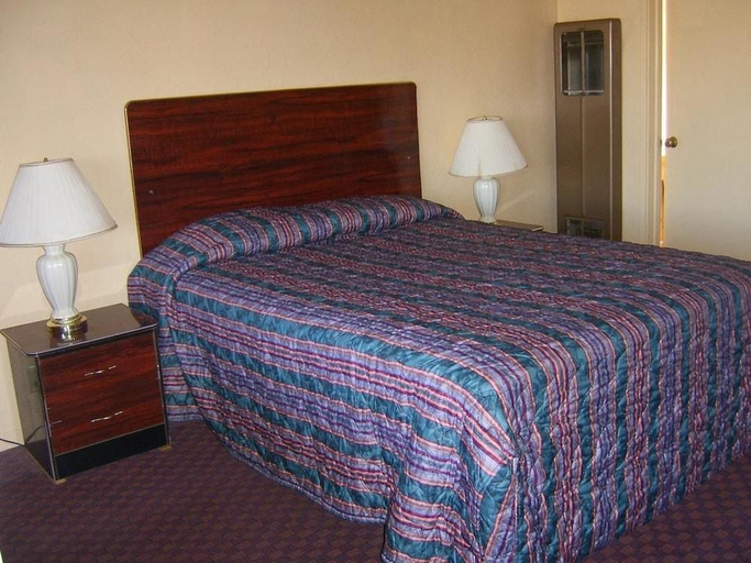 Bedroom 2, Sky Ranch Inn, Yolo