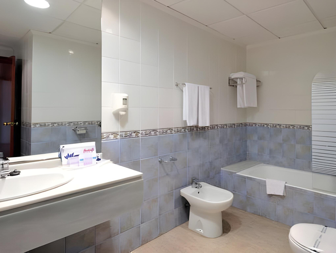 Bathroom 5, Gran Hotel Las Fuentes, Castellón