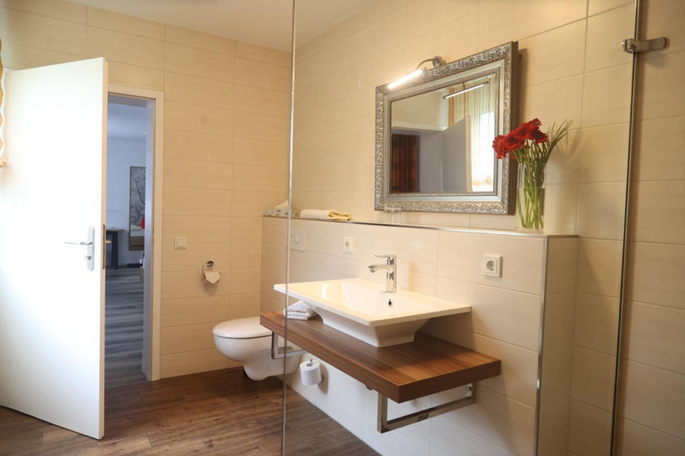 Bathroom 2, Hotel Stremme, Oberbergischer Kreis