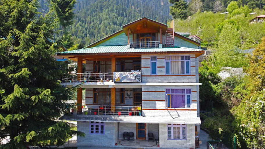 Exterior & Views