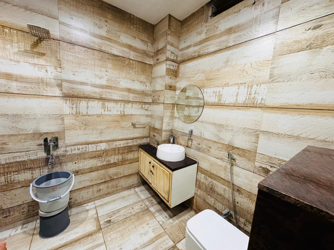 Bathroom 3, Home Escape 3BHK Luxury Duplex, Vijay Nagar, Indore