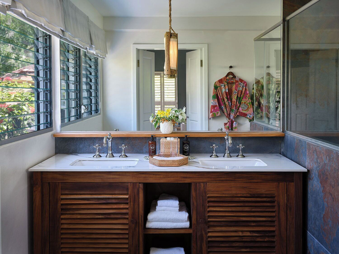 Bathroom 4, East Winds Saint Lucia