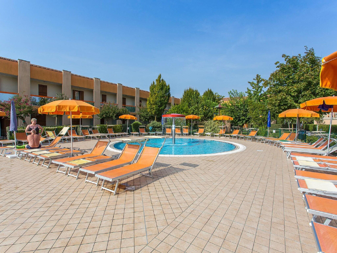 Sport & Beauty 2, Relaxing Apartment in Caorle for 7, Venezia