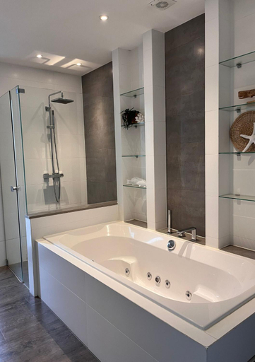 Bathroom 2, Uilzicht, Arcen en Velden