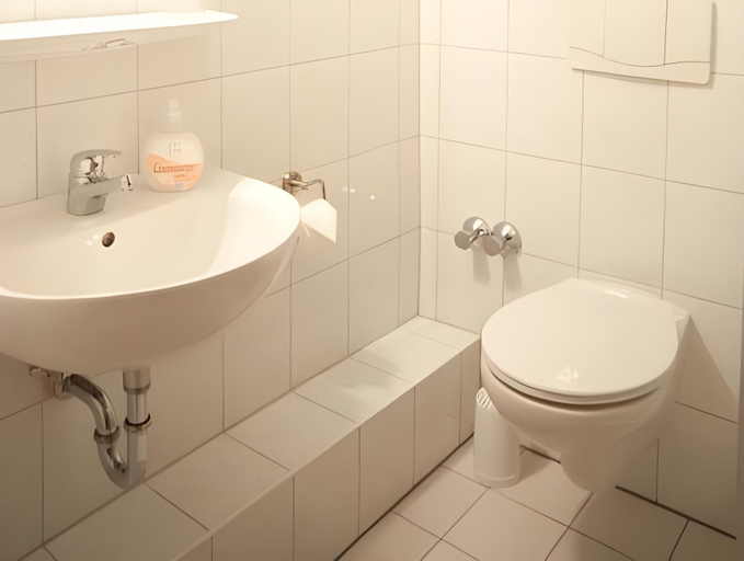 Bathroom 4, Hotel Art-Ambiente, Hagen
