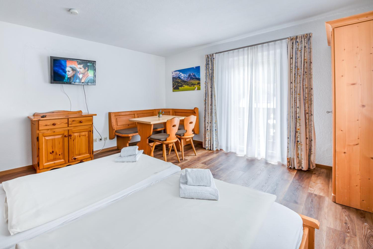 Bedroom 4, Hotel Garni Café Nuss, Garmisch-Partenkirchen
