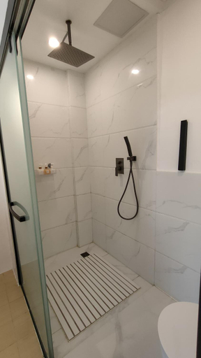 Bathroom 4, Diving Addiction Resort, Panglao
