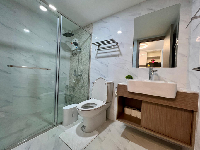 Bathroom, One Sweet, San Sai