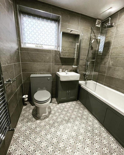 Bathroom 5, Balincourt Hotel & Guest House, Bournemouth