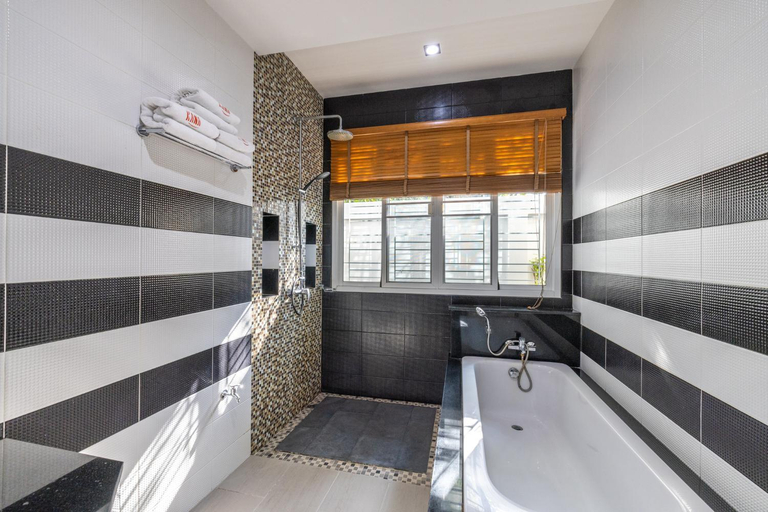Bathroom 5, Kana Hotel Phuket, Phuket Island