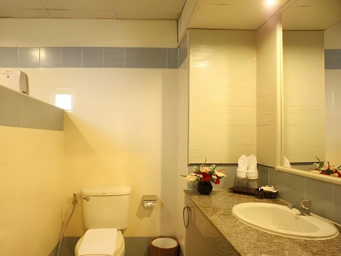 Bathroom 4, Royal Panerai Hotel, Muang Chiang Mai